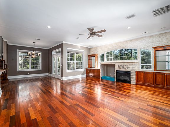 3rd image of 707 Standish Dr