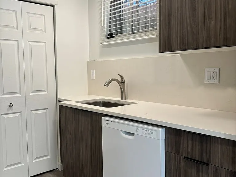462 S 100 W — Photo 9