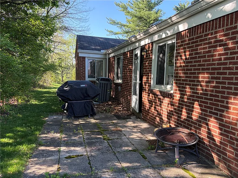 359 Dorseyville Rd — Photo 26