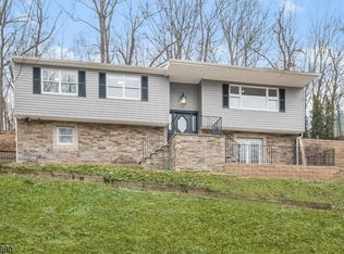 80 Summit Ave, Pompton Lakes, NJ 07442