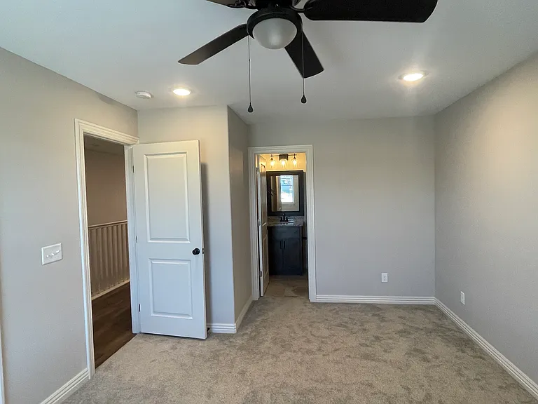 1042 Sheldon Dr #D — Photo 8