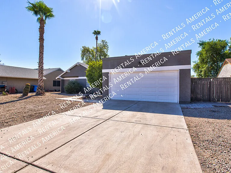 819 W Ross Ave — Photo 3