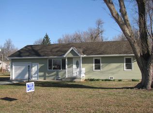 106 Mohawk Ave, Hiawatha, KS 66434