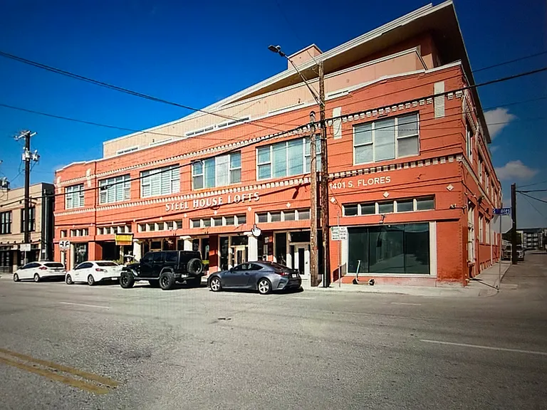1401 S Flores St #216 — Photo 2