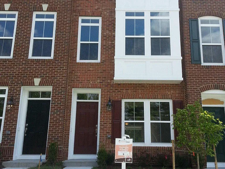 3100 Waterloo Ln — Photo 2