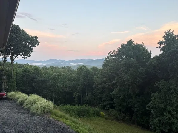 122 Oak Ter, Hayesville, NC 28904