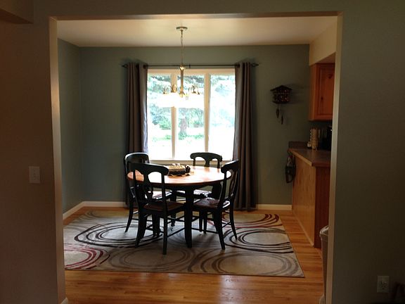 5th image of 3425 Thornhill Ave