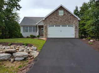 38 Glen Eagles Dr, Hazle Township, PA