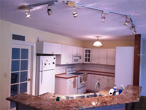 5th image of 297 Lake Shore Dr