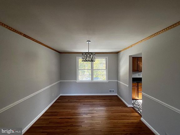 3rd image of 3208 Lassie Ave