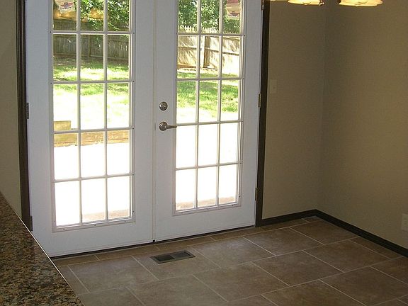 Eating space in kitchen, theres also a small breakfast bar to eat at too!