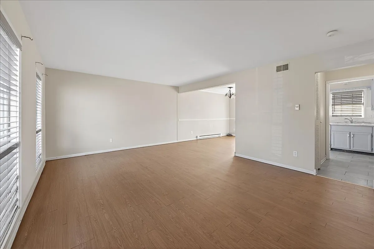 Building Photo - 715-717 Southfield Ct