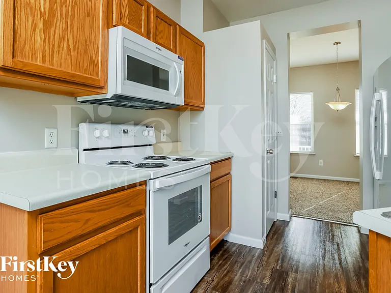 1097 Prince Albert Ct — Photo 10