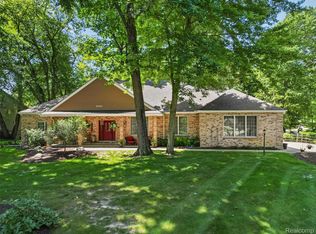 2560 Darren Dr, Washington, MI 48094