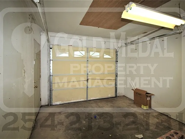 1208 E Avenue H — Photo 17
