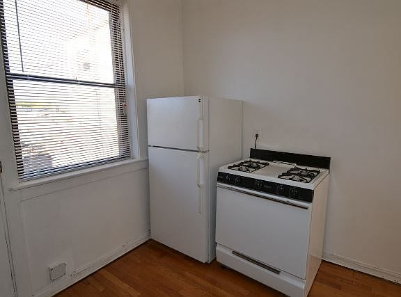 3rd image of 723.5 W Barry Ave Unit 2B