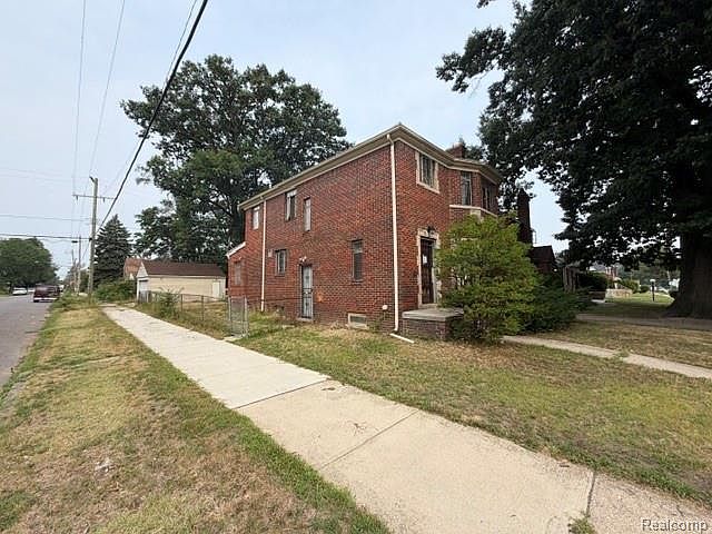 2nd image of 15801 Sorrento St