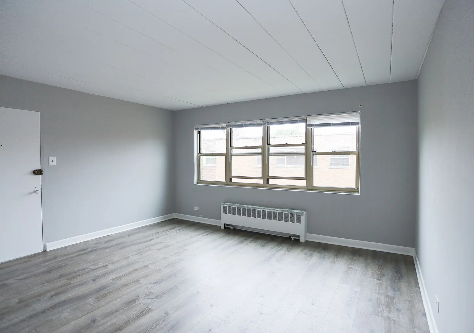 5649 N Christiana Ave — Photo 3