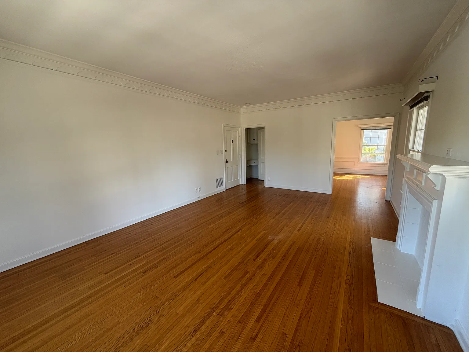 2 bed, 1.5 bath, $3,200 — Photo 2