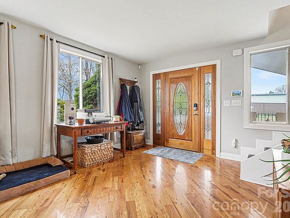 4th image of 211 Drive Inn Rd