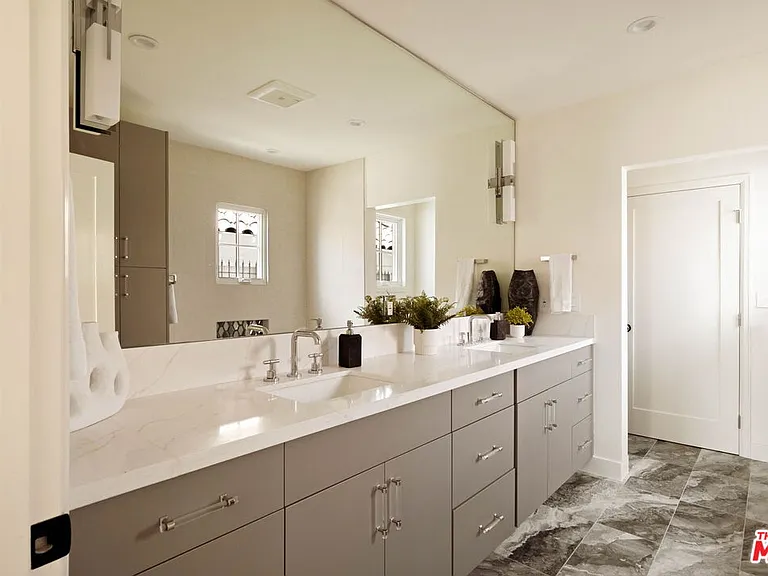 308 S Highland Ave — Photo 34