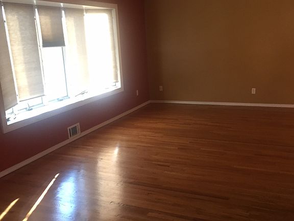 4th image of 79 Stroud Ave