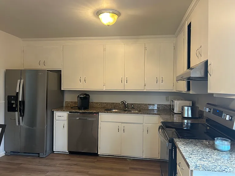 106 Commonwealth Cir — Photo 1