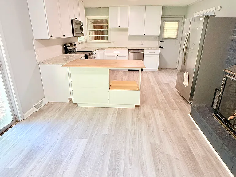 3130 Bancroft Ave — Photo 6