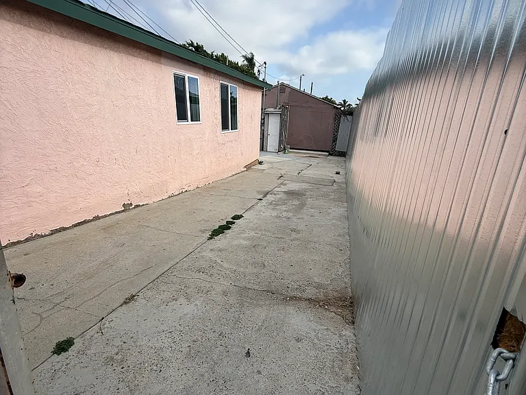 Clay Ave — Photo 3