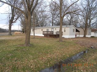 18803 Lakeshore Dr, Carlyle, IL 62231