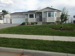 677 W 2050 N, Clinton, UT 84015