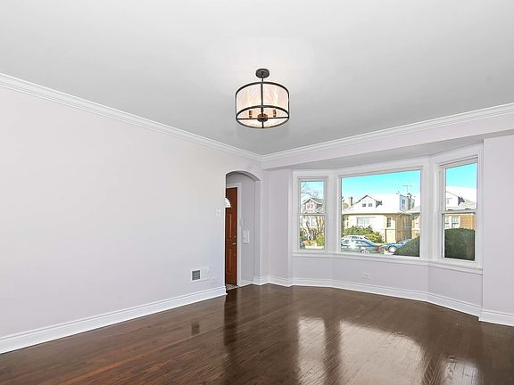 3rd image of 3035 N Natoma Ave