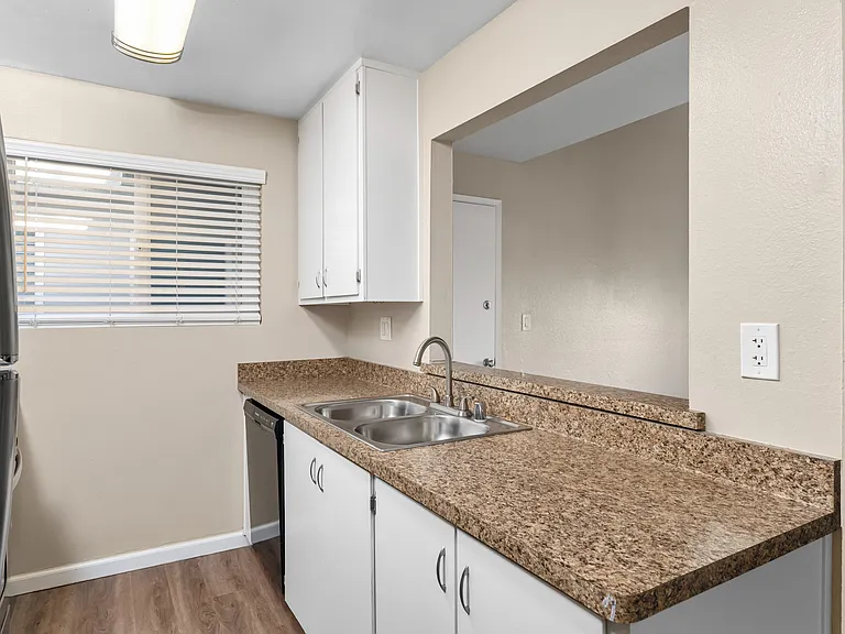 Menlo Pointe — Photo 11