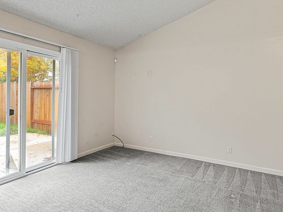 5th image of 2077 Peach Tree Dr