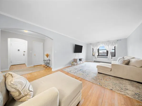 98-120 Queens Boulevard image 7 of 29