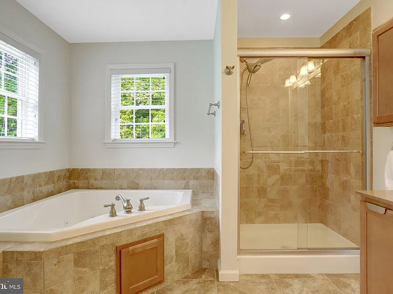 2862 Rosemary Ln — Photo 38