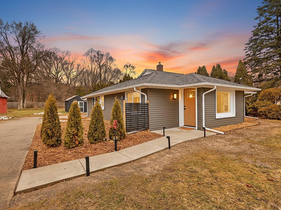 15._miyu3様 4261 Thirteen Mile Rd NE, Rockford, MI 49341 | Zillow