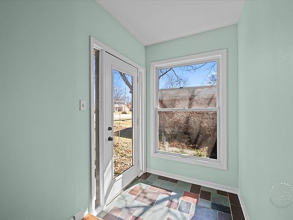 3rd image of 337 Republic Rd