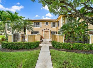 390 Prestwick Cir APT 2, Palm Beach Gardens, FL 33418