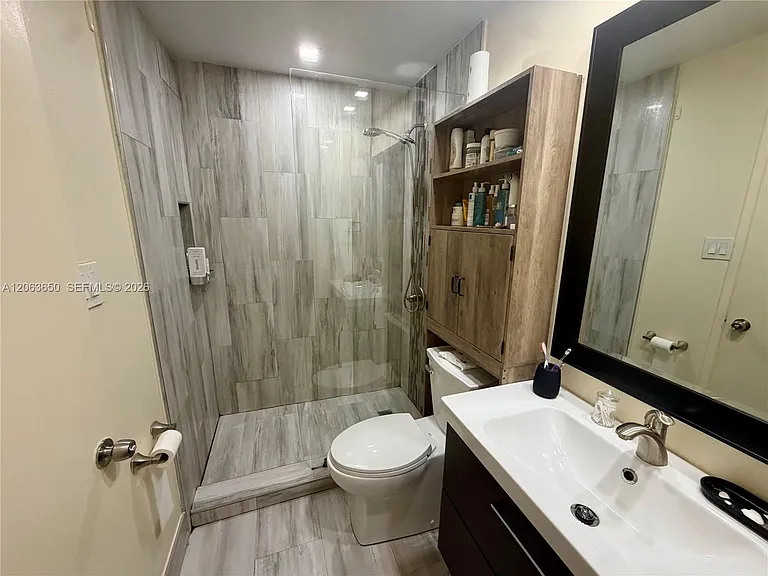 1012 Coral Club Dr #1012 — Photo 13