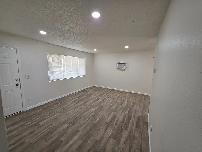 12075 Kings Rd — Photo 14