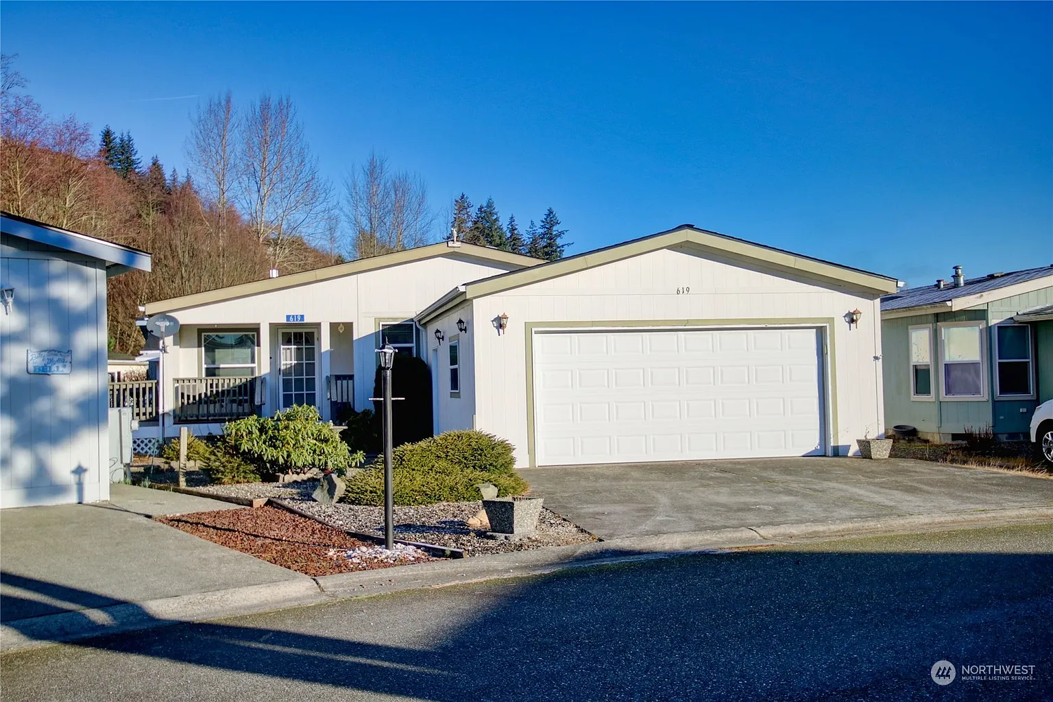 619 Lupine Lane photo 1
