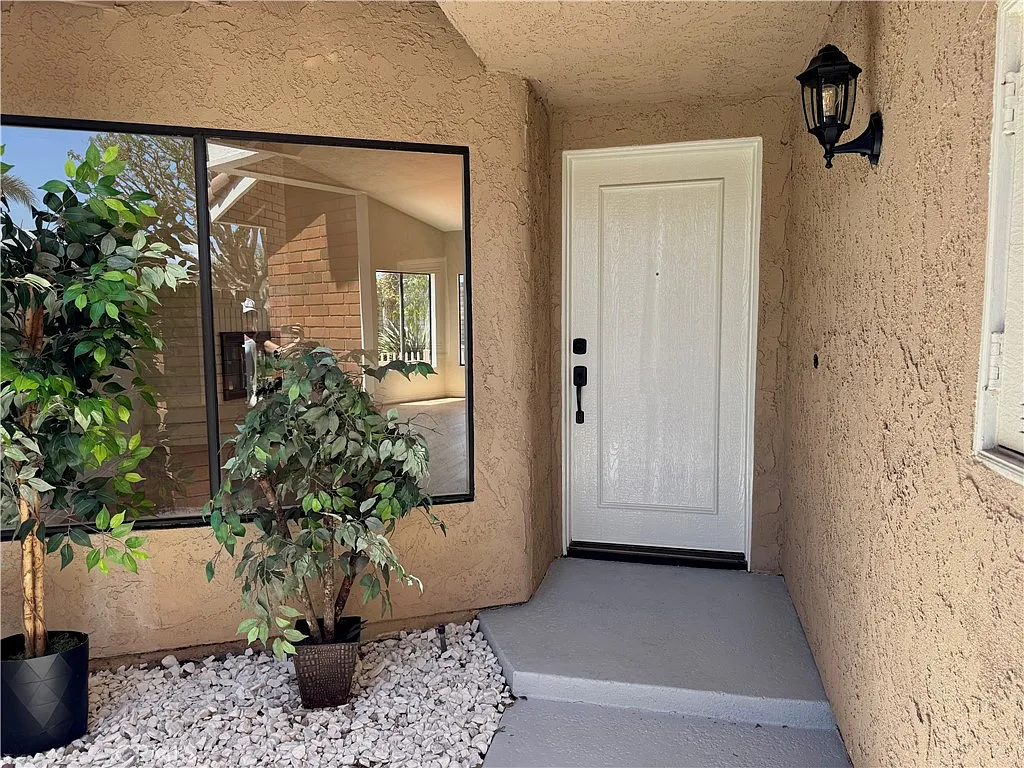 3 bed, 1751 sqft, $5,580 — Photo 2