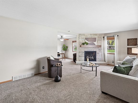 5th image of 722 SE 3rd St