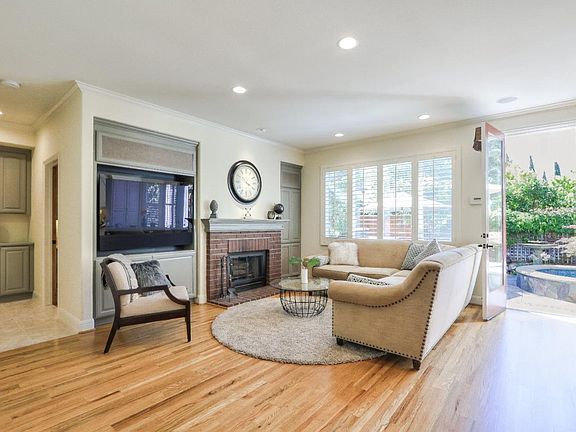 3rd image of 1437 Selborn Pl