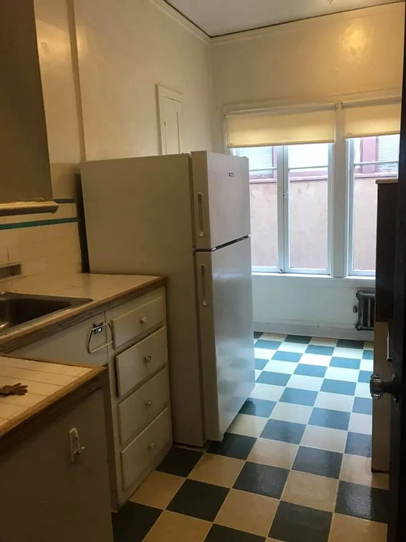 1817 Oxford St — Photo 3