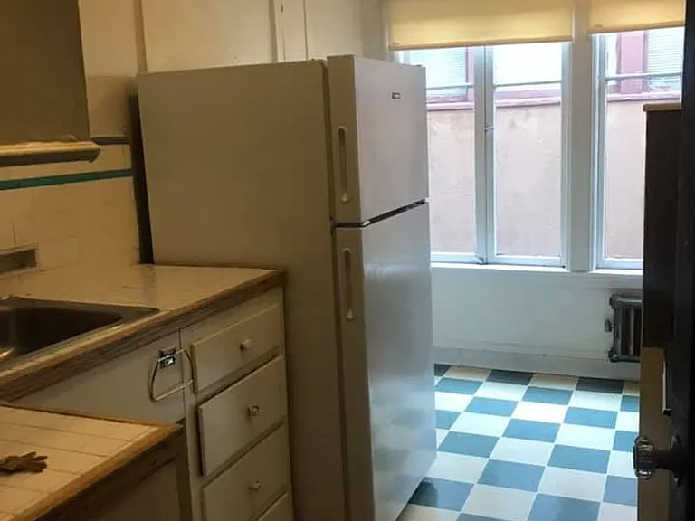 1817 Oxford St — Photo 3