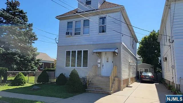 426 Grace Ave — Photo 1