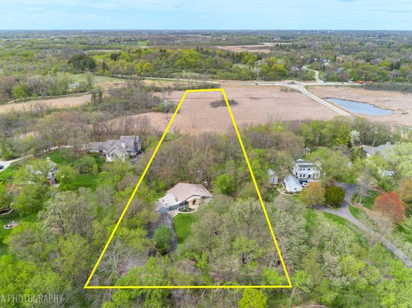 184 A River Rd, Barrington, IL 60010