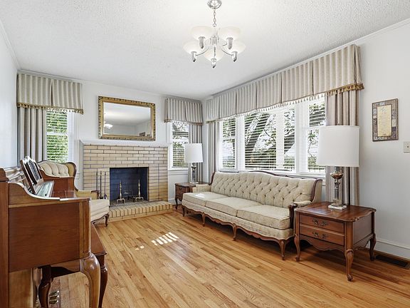5th image of 661 Arlington Rd